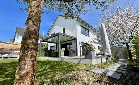 Modernes Einfamilienhaus mit großzügigem Garten u. gehobener Ausstattung in Nürtingen-Hardt - Bj2011