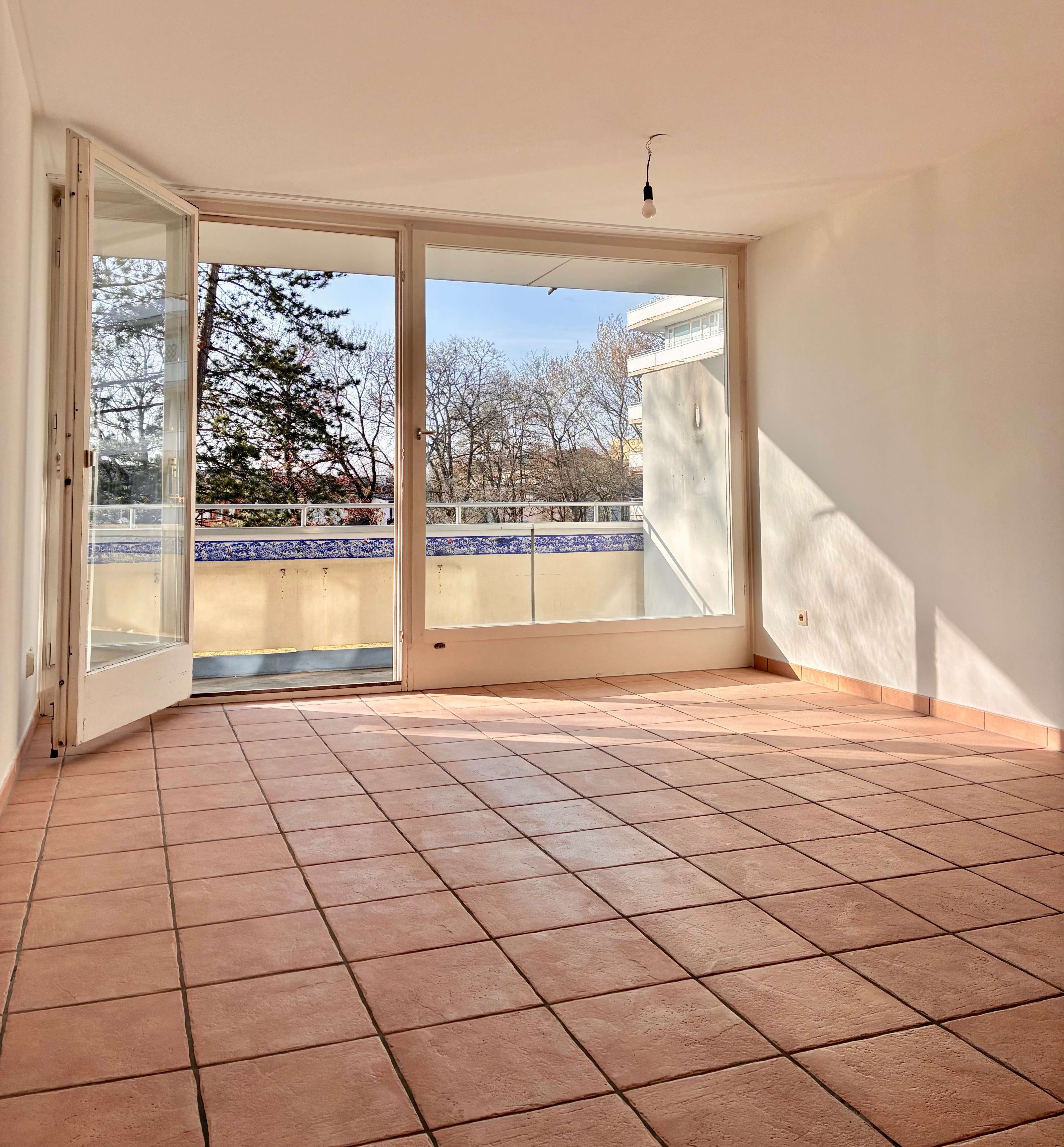 Helle 2-Zimmer-Wohnung mit Westbalkon und Blick ins Grüne, München Kreis – Bild 2