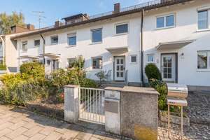Gepflegtes Reihenmittelhaus in Trudering - ERBPACHT – Die vollständige Adresse der Immobilie erhältst du vom Anbieter., 81827 Waldtrudering, München – Vorschaubild 2