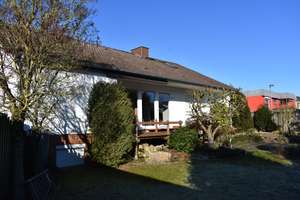 Wundervolles EFH mit Plesseblick im Herzen von Bovenden – Die vollständige Adresse der Immobilie erhältst du vom Anbieter., 37120 Bovenden – Vorschaubild 2
