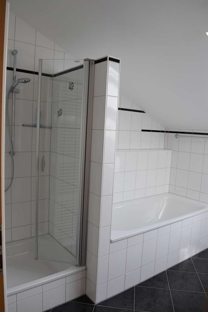 Immobilie in Deizisau - Selten: provisionsfreies Zweifamilienhaus in Top-Lage - Feldrand, Garten, Wohnen & ggf. Vermieten - Bild 4