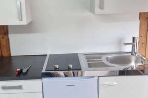 Möblierte Dachgeschosswohnung in Lübeck – eigener Wohnbereich mit Küche & Bad – 23554 Sankt Lorenz Nord, Lübeck – Vorschaubild 5