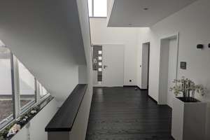 Teilweise gewerbliche Nutzung möglich! Luxuriöse Architektenvilla mit großem Grundstück! – Die vollständige Adresse der Immobilie erhältst du vom Anbieter., 94365 Parkstetten – Vorschaubild 9
