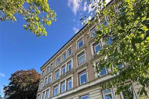 charmante 2-Zi.-Altbau-Whg., 3. OG, Eimsbütteler Marktplatz, Fenster neu mit erhöhtem Schallschutz – Die vollständige Adresse der Immobilie erhältst du vom Anbieter., 20257 Eimsbüttel (Ortsteil), Hamburg – Vorschaubild 1