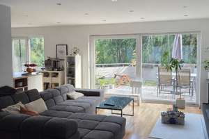 Helle 3-Zimmer-Maisonettewohnung mit großem Balkon, Garage & Einbauküche in Brühl-Kierberg