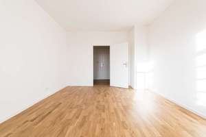 Lichtdurchflutete 2-Zimmer-Wohnung im Dachgeschoss eines Gründerzeitbaus – Die vollständige Adresse der Immobilie erhältst du vom Anbieter., 4155 Gohlis-Süd, Leipzig – Vorschaubild 2