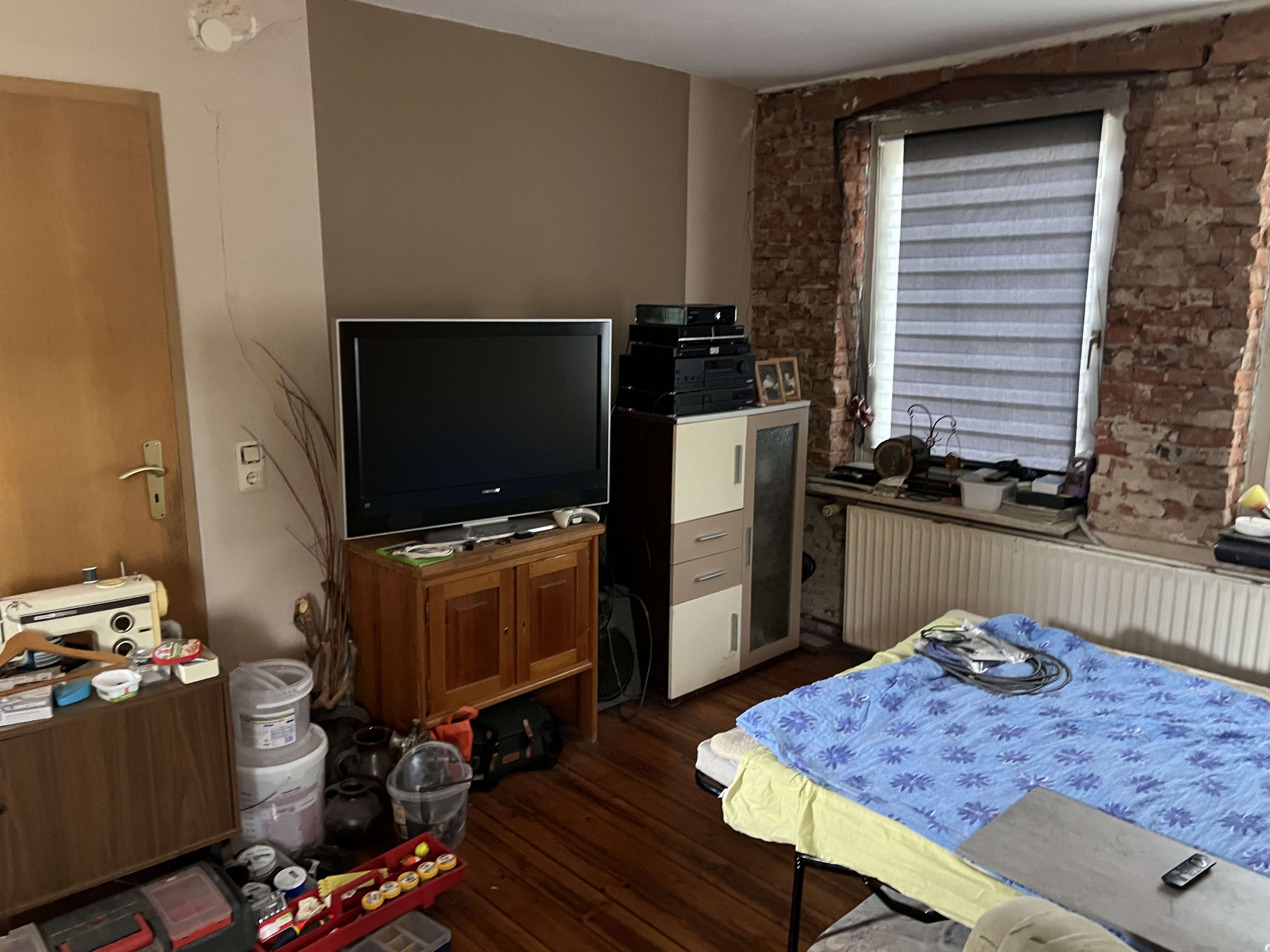 Immobilie in Hemmoor - Zeit für Veränderung!
Wohnhaus mit Einliegerwohnung und vielen Nebengebäuden in ruhiger Lage von Hem - Bild 3