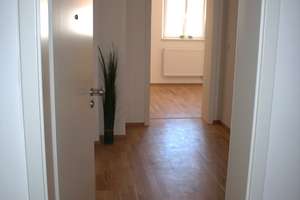 Historisch Gut Wohnen am Marktplatz: 2,5-Zimmer-Wohnung in Adelsdorf, EBK, Parkett, Holzfenster – Marktplatz 18, 91325 Adelsdorf – Vorschaubild 11