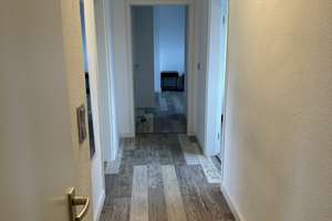 Möblierte helle  3-Zimmer Dachgeschosswohnung in Köln-Höhenhaus – Im Weidenbruch 93, 51061 Höhenhaus, Köln – Vorschaubild 2