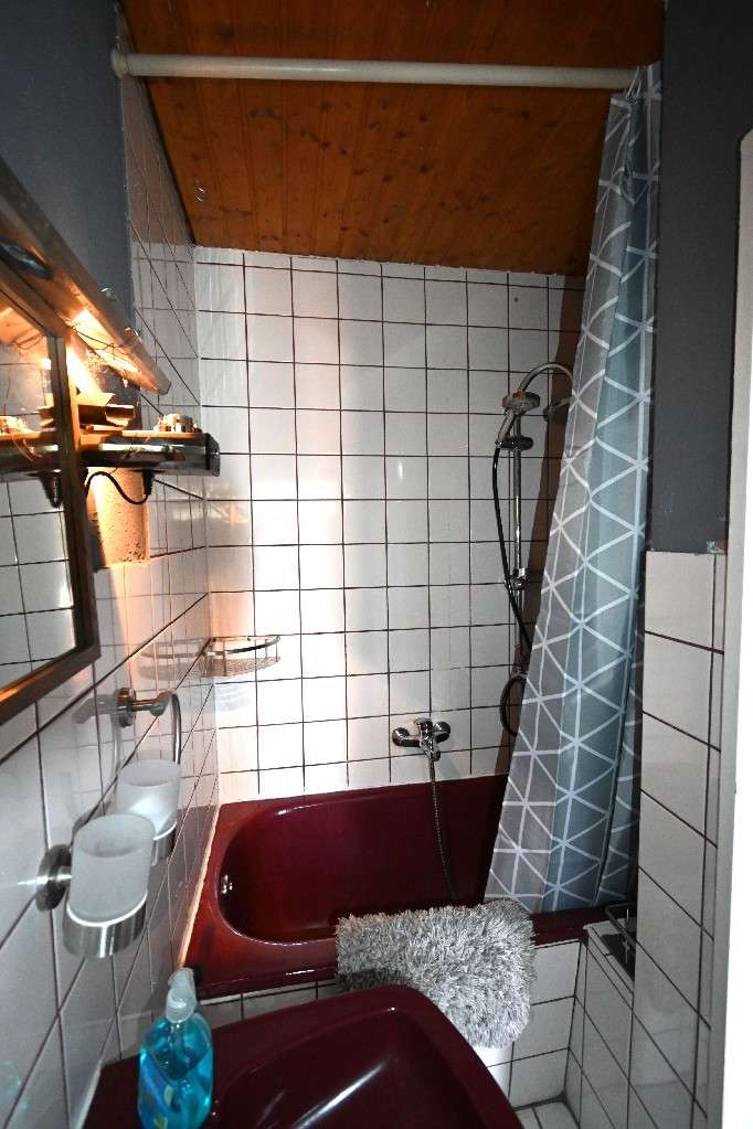 Immobilie in Solingen - **** Denkmalgeschütztes Fachwerkhaus mit zwei Einheiten in Solingen-Gräfrath.... **** - Bild 2