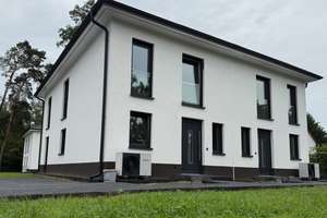 Bezugsfertige Neubau-Doppelhaushälfte mit Luxusausstattung & privater Zufahrt – Die vollständige Adresse der Immobilie erhältst du vom Anbieter., 15287 Blankenfelde-Mahlow – Vorschaubild 2