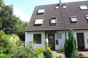 Vermietetes Reihenendhaus mit Garten, Küche und Garage in Bremen-Mahndorf