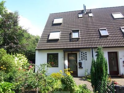 Vermietetes Reihenendhaus mit Garten, Küche und Garage in Bremen-Mahndorf