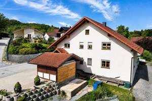 Doppelhaus in Tittling: viel Platz für Familie, Gartenzeit und neue Lebensideen – Die vollständige Adresse der Immobilie erhältst du vom Anbieter., 94104 Tittling – Vorschaubild 3