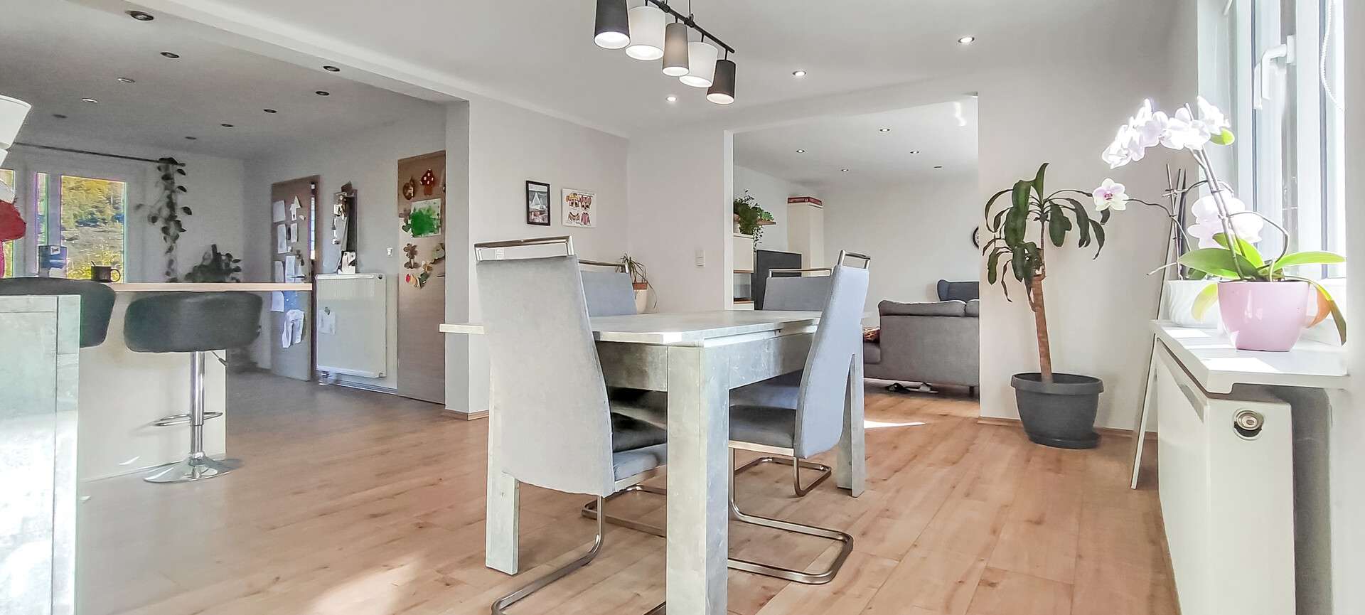 Immobilie in Mettlach - Kernsanierung 2018 + Zweifamilien-Option: Klingt gut? Ist es auch. Einziehen und Loswohnen - Bild 2