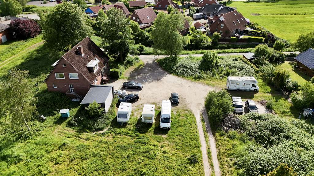 WOW! 2x Einfamilienhaus auf 4800qm Baugrundstück!