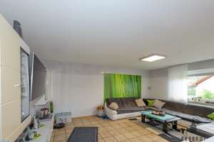 Familienidyll in ruhiger Lage – 4,5 Zimmer mit viel Platz und Charme – Die vollständige Adresse der Immobilie erhältst du vom Anbieter., 78247 Hilzingen – Vorschaubild 4