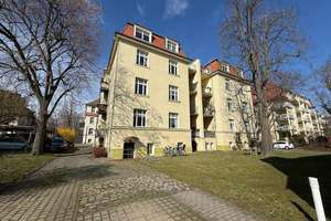 Schöne 2-Raum-Wohnung in ruhiger Lage | sofort verfügbar | Loggia | Parkett | Stuck