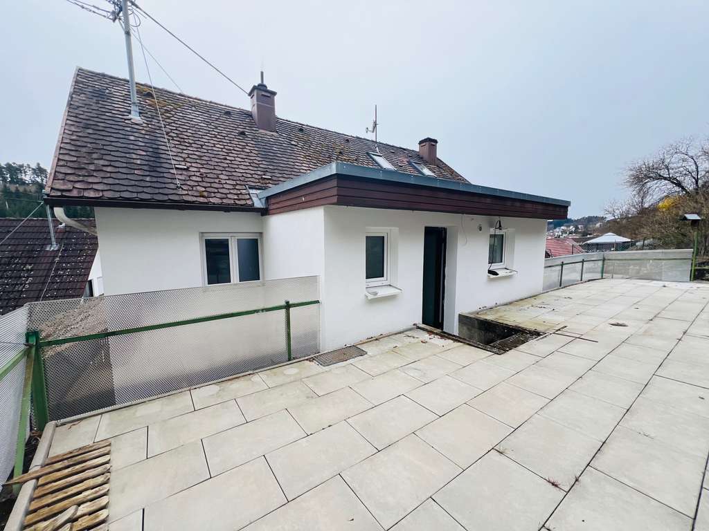 Immobilie in Horb am Neckar - Teilsaniertes Einfamilien-/Mehrgenerationenhaus mit Terrasse, Garage und zusätzlichem Waldgrundstück - Bild 0