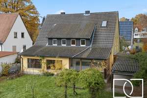 Traumgrundstück! Gepflegtes Ein-/Zweifamilienhaus mit Gartenidylle in naturnaher Lage – Die vollständige Adresse der Immobilie erhältst du vom Anbieter., 90607 Rückersdorf – Vorschaubild 1