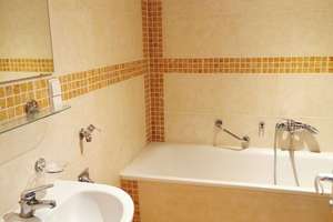 3 R.-DG-Maisionette-Whg. im Zentrum, sehr ruhiger Innenhof, Balkon, Wanne+Dusche-super Bad, Garage