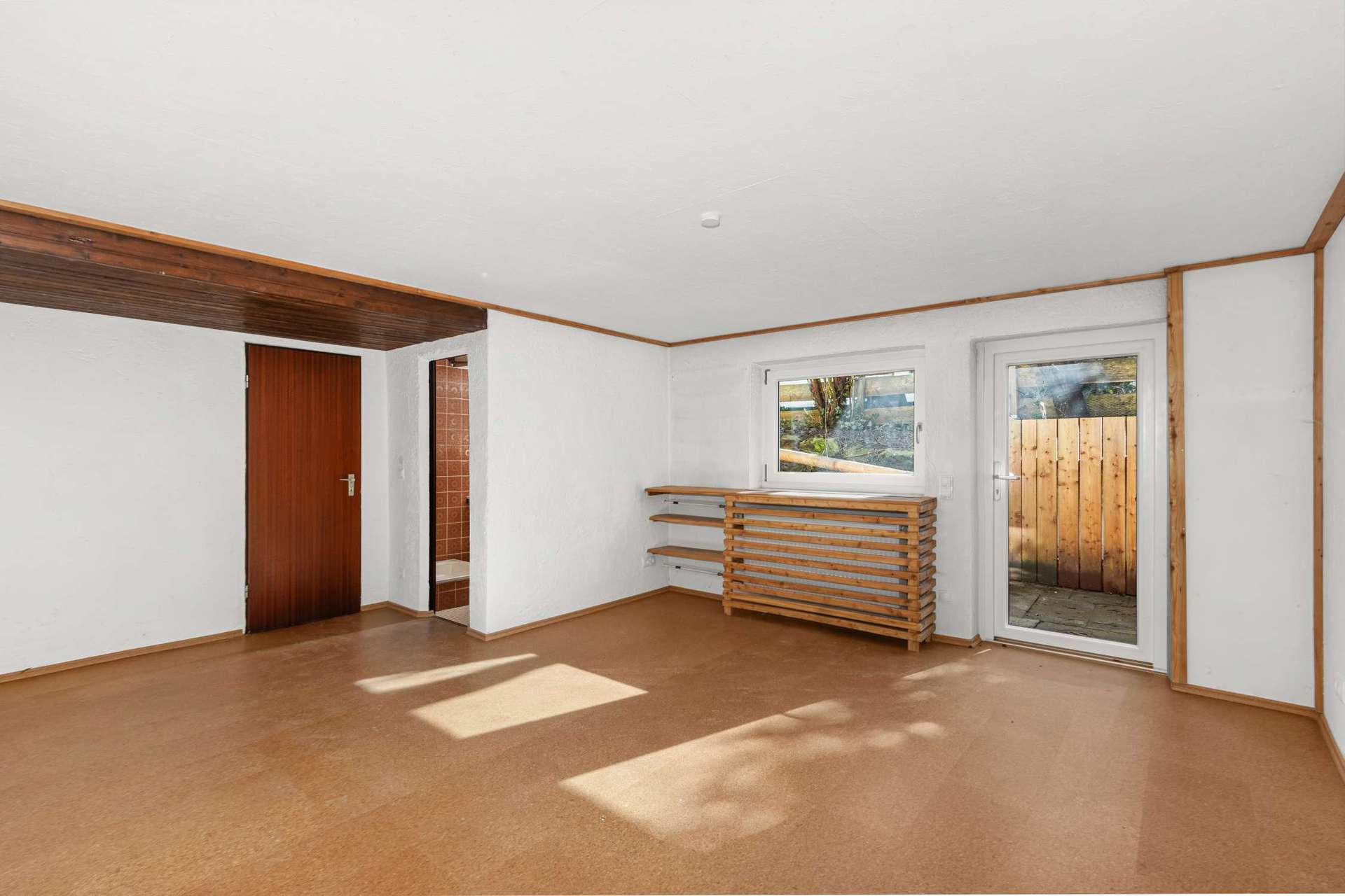 Immobilie in Grabenstätt - Sanierungsbedürftiges EFH mit separatem KG-Zugang | Ideal für Wohnen und Arbeiten unter einem Dach - Bild 6