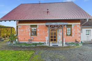 ***Wohnhaus mit zwei Gebäudeteilen in Obersuhl zu verkaufen*** – Die vollständige Adresse der Immobilie erhältst du vom Anbieter., 36208 Wildeck – Vorschaubild 2