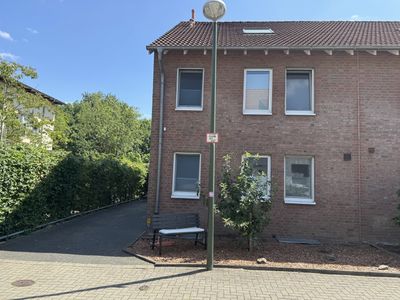 Moderne Doppelhaushälfte in ruhiger Sackgassenlage – modernisiert mit PV-Anlage, Klimaanlage