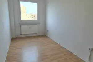 Familien aufgepasst: schöne 4-Raum-Wohnung mit idealem Grundriss. – Karl-Laux-Str. 11, 1219 Dresden – Vorschaubild 6