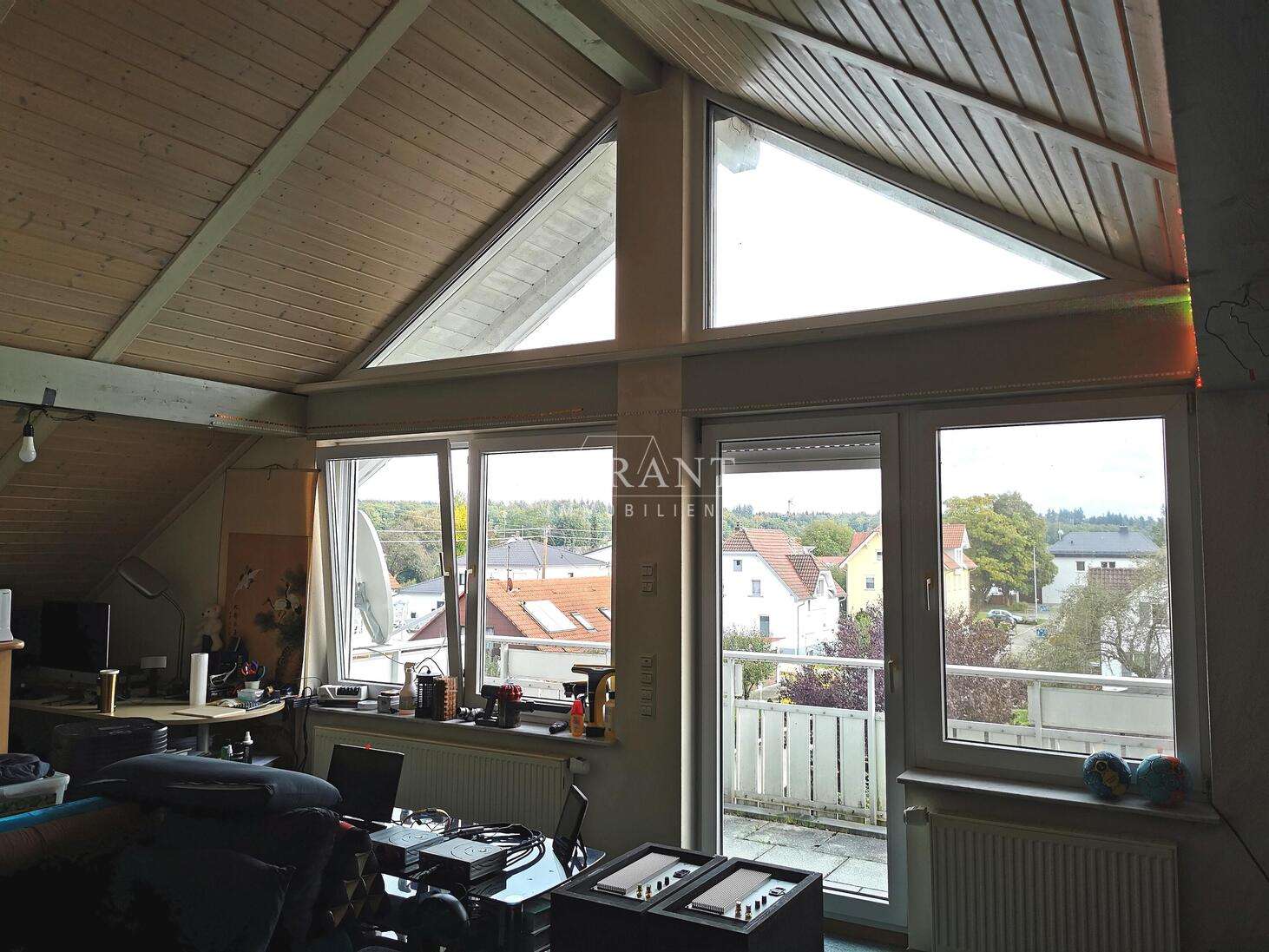 Immobilie in Wolpertswende - Helle und gemütliche 3 Zimmer-Dachgeschoss-Wohnung mit Balkon - Bild 0