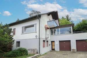 Kapitalanleger aufgepasst: Renditeobjekt mit Einliegerwohnung und großem Garten – Die vollständige Adresse der Immobilie erhältst du vom Anbieter., 71729 Erdmannhausen – Vorschaubild 1