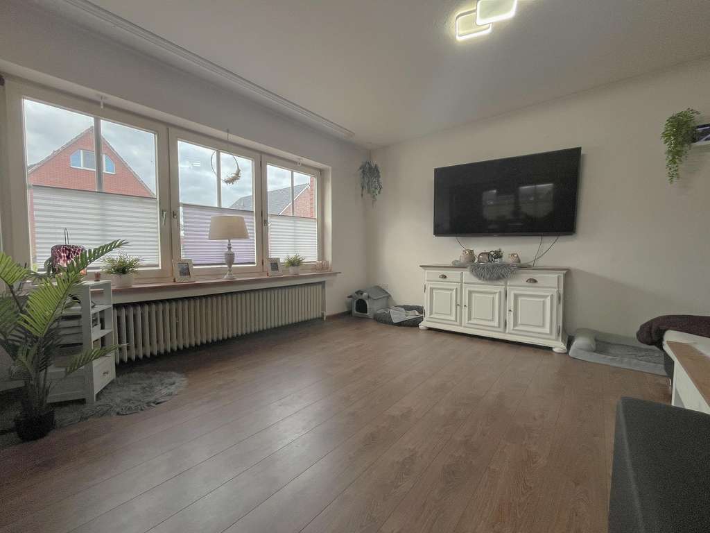 Immobilie in Neuenhaus - Großzügiges Zweifamilienhaus mit Einliegerwohnung, Garten & Garagen – flexibel nutzbar - Bild 2