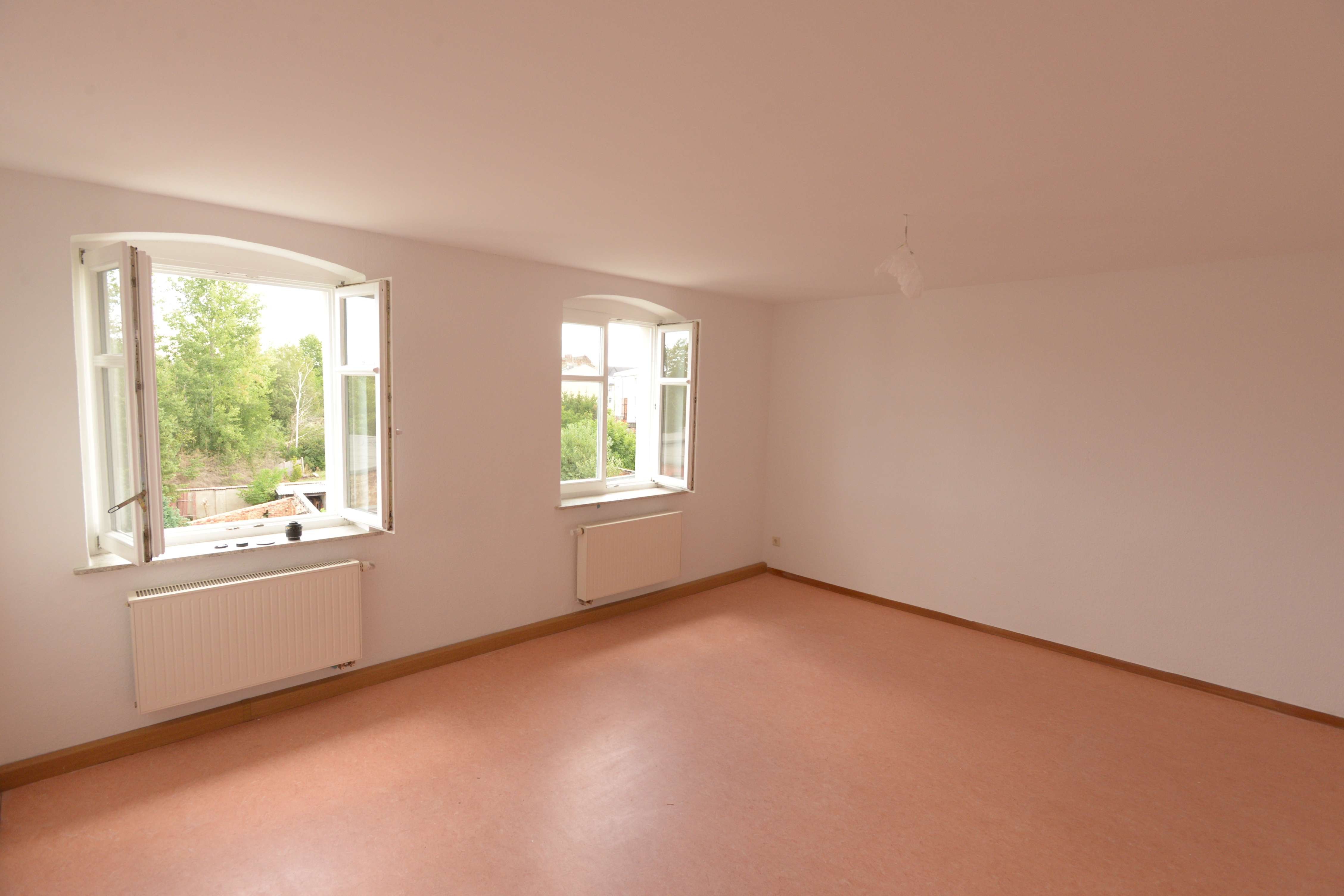 Immobilie in Forst (Lausitz) - Baršć - Exklusiv-Investment: Renditestarkes MFH mit Gewerbe, Entwicklungspotenzial & DG-Ausbau in Forst - Bild 1