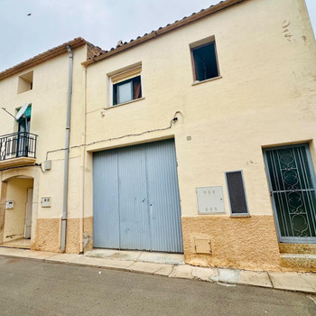 Haus mit drei Wohneinheiten in Santa Bárbara