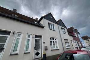 Charmantes Reihenhaus, grüne Lage in Lübeck – Lübeck – Vorschaubild 1