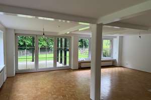 Repräsentative 4-Zimmer-Wohnung mit Terrasse und Garten