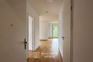 Ihr Blick in Grün und auf den Garchinger Mühlbach - zentrums- wie naturnah in Schwabing-Freimann – Die vollständige Adresse der Immobilie erhältst du vom Anbieter., 80939 Obere Isarau, München – Vorschaubild 22
