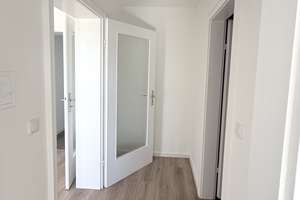 Lichtdurchflutete 2-Zimmer-Wohnung mit großem Südost-Balkon & freiem Blick – Wasserburger Landstraße 211, 81827 Waldtrudering, München – Vorschaubild 7