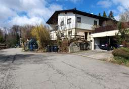 Ansicht Haus und Garage