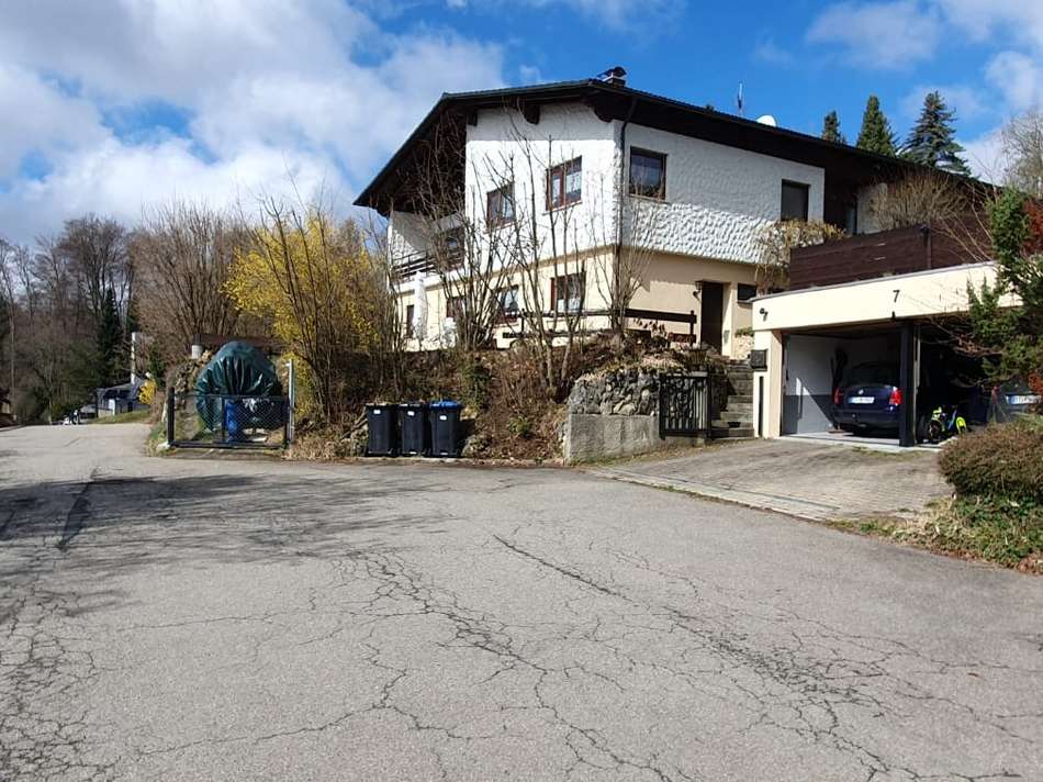 Ansicht Haus und Garage