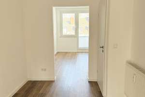 2,5-Zimmer Wohnung im 4. OG mit Balkon in Düsseldorf-Bilk