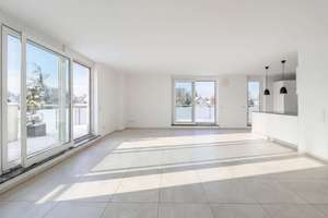 Großzügige, lichterfüllte Dachgeschoss-Wohnung mit sonnigen Terrassen