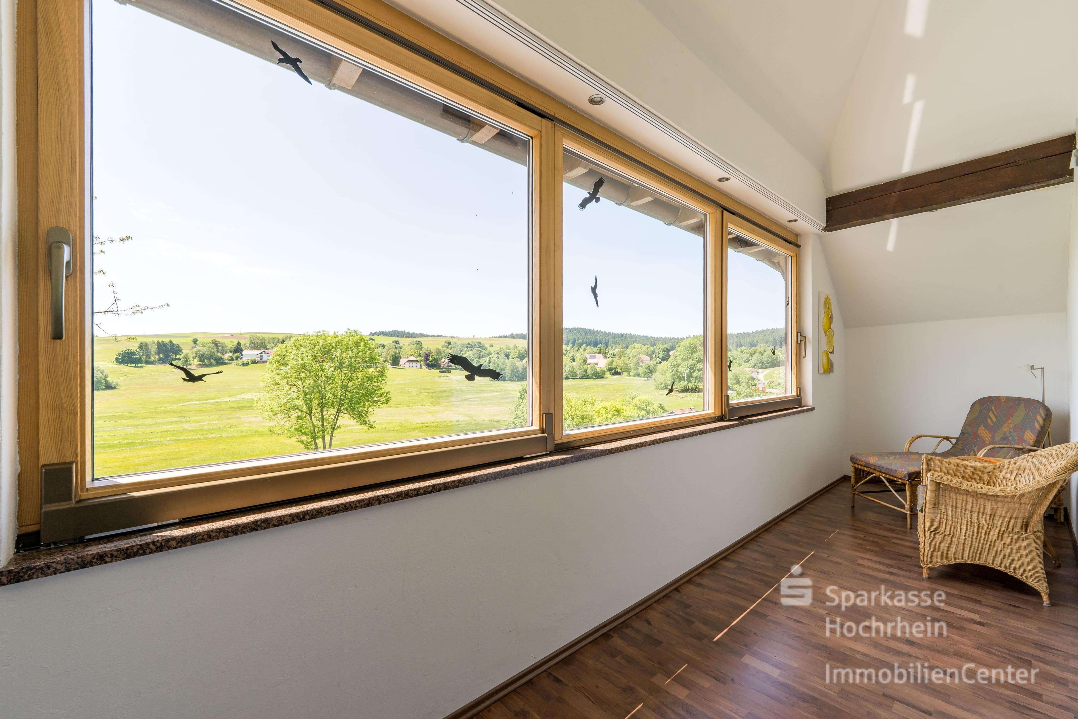 Immobilie in Herrischried - Viel Raum für Ihr Leben - Charmantes Landhaus mit drei Wohneinheiten und großem Grundstück - Bild 5