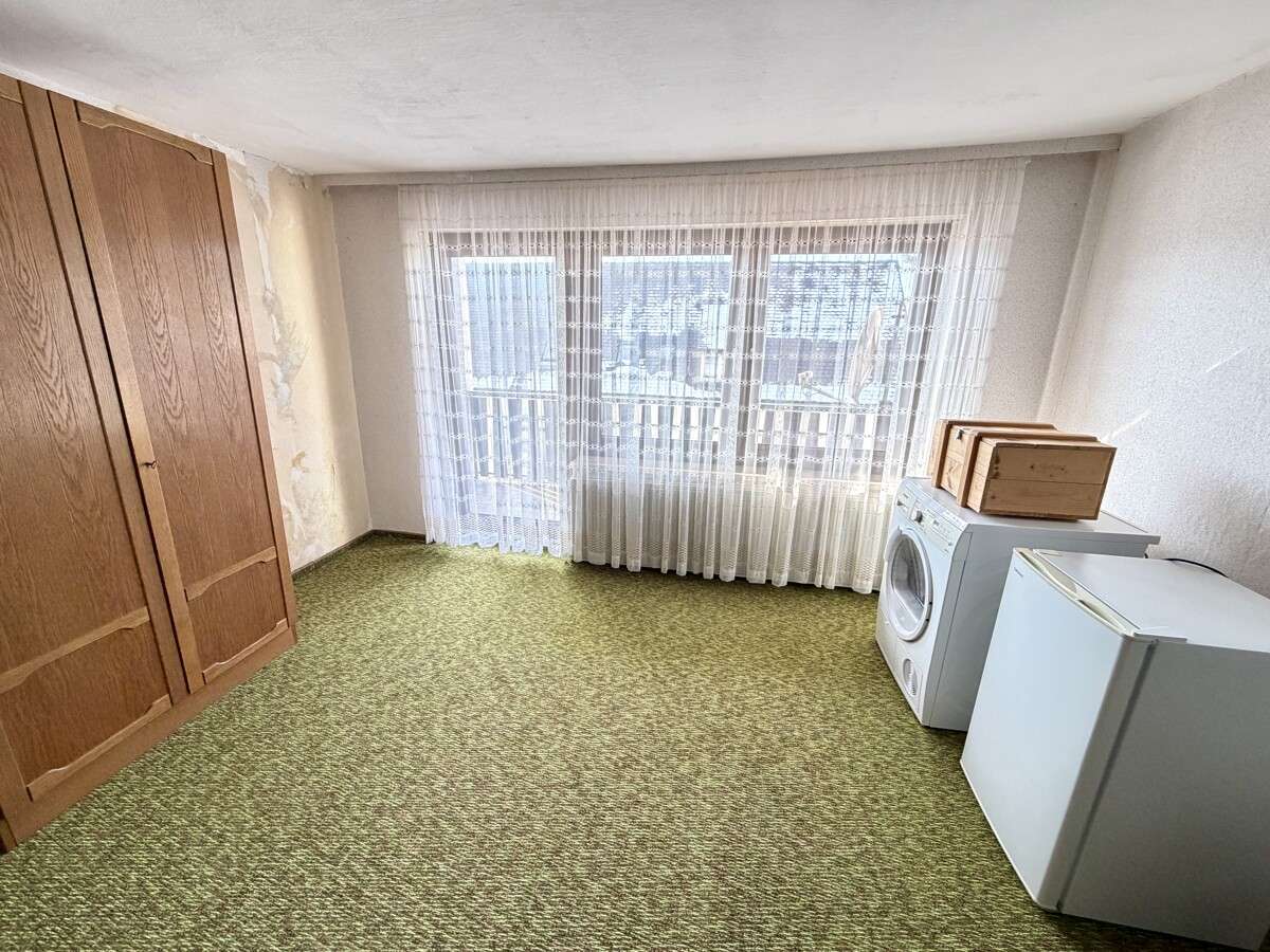 Immobilie in Regensburg - Renovierungsbedürftiges Zweifamilienhaus mit flexiblen Nutzungsmöglichkeiten in ruhiger Traumlage! - Bild 6