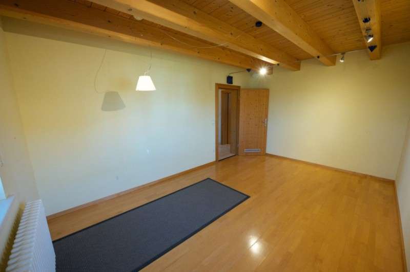 Immobilie in Reichling - UNIKAT mit traumhaftem WEITBLICK direkt am ORTSRAND!
Grosses WH / 3x ETW mit MODERNSTEM STANDARD... - Bild 5