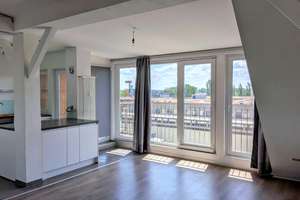 Über den Dächern Neuköllns: Helle 2-Zimmer-Wohnung mit Loftcharakter und Südbalkon – Lahnstrasse 91, 12055 Neukölln (Ortsteil), Berlin – Vorschaubild 3