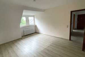 ***Schöne 2-Zimmer-Dachgeschosswohnung in Köln-Holweide***