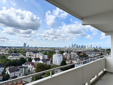 SKYLINE IM BLICK – Gut geschnittene 3-Zimmer-Wohnung mit Gestaltungspotenzial
