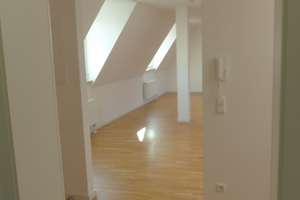Zentral. modern. EBK. Bad mit Wanne u. Dusche, Kehrwochenservice. Loggia, TG-Platz – Hauptstätterstraße 112, 70178 Karlshöhe, Stuttgart – Vorschaubild 3