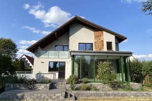 Großzügiges Mehrgenerationen- bzw. Zweifamilienhaus, Wintergarten, Sauna, Garage, schönes Grundstück – Die vollständige Adresse der Immobilie erhältst du vom Anbieter., 4683 Naunhof – Vorschaubild 1